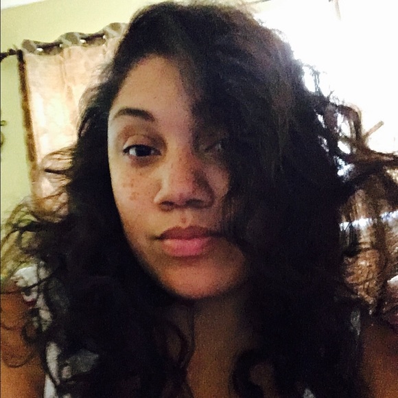 Karine Mogro - Poshmark Profile Picture of Karine Mogro (@kmogro) on Poshmark