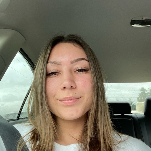 Profile Picture of Suzzy Lipka (@slipka) on Poshmark