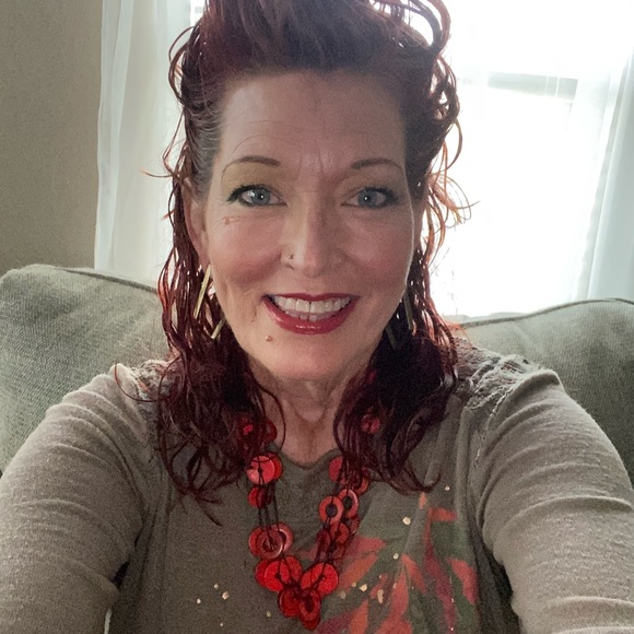 Profile Picture of Kat Litton (@klitton1963) on Poshmark