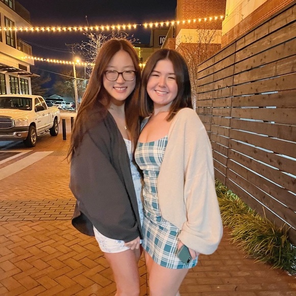 Profile Picture of Yunsuh Kwon (@yunsuh_kwon) on Poshmark