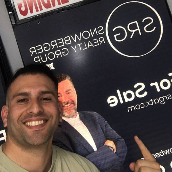 Profile Picture of James Mendez (@jamesmendezatx) on Poshmark