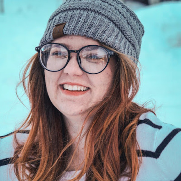 Profile Picture of Kiri Strack (@kiristrack) on Poshmark