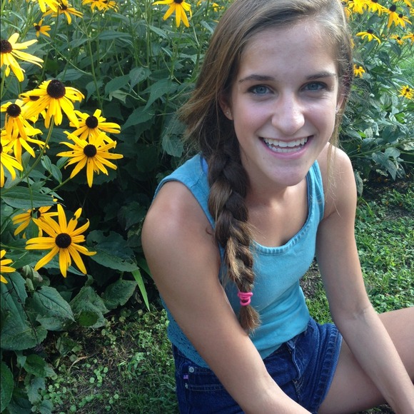 Profile Picture of Leah Meshnick (@lmeshnick) on Poshmark