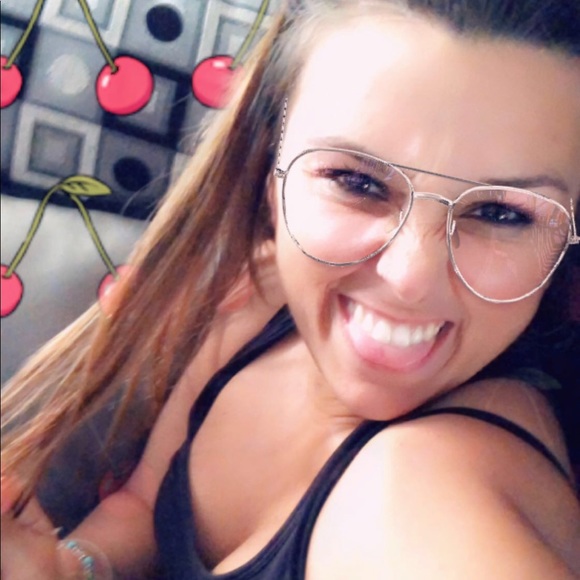 Sandra Ruble - Poshmark Profile Picture of Sandra Ruble (@sandraruble) on Poshmark