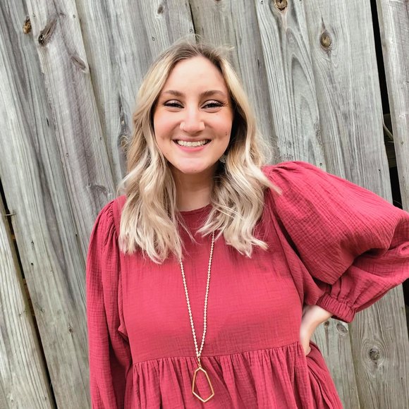 Profile Picture of Taylor Ochiltree (@taylorotree) on Poshmark