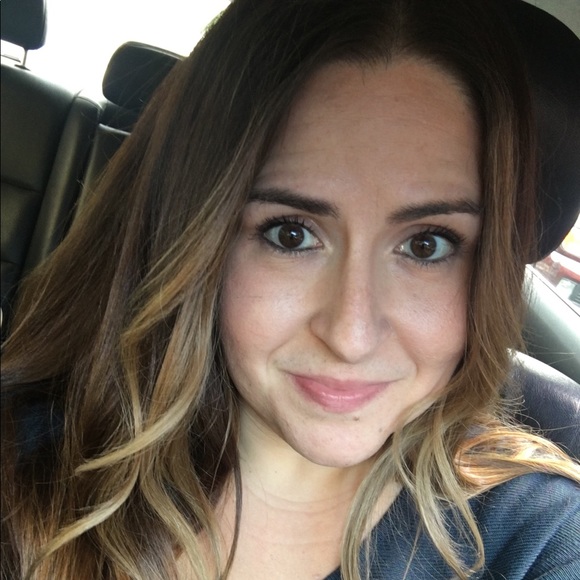 Profile Picture of Jessica Jauregui (@jessja) on Poshmark