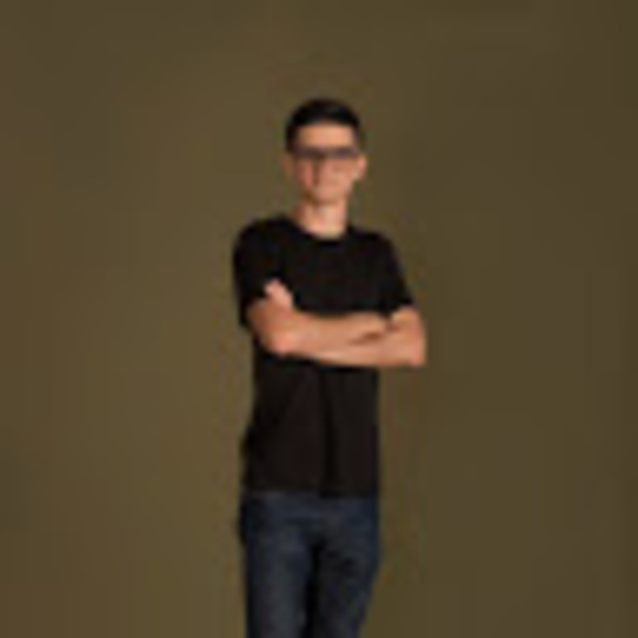 Profile Picture of Ivan Leon (@ivanleon406) on Poshmark
