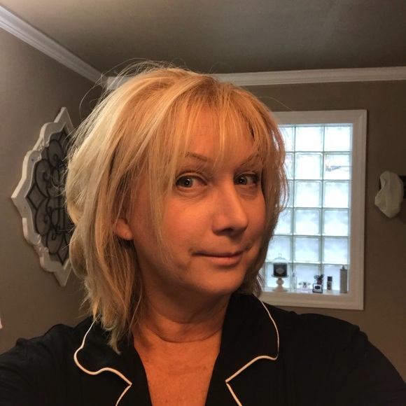 Profile Picture of Anne Nugent (@annecamille424) on Poshmark