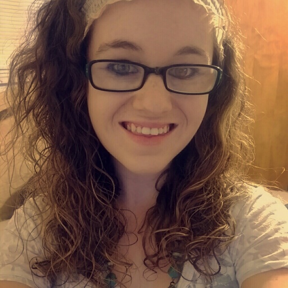 Profile Picture of Harlee Hotes (@gnarlyhrlee) on Poshmark