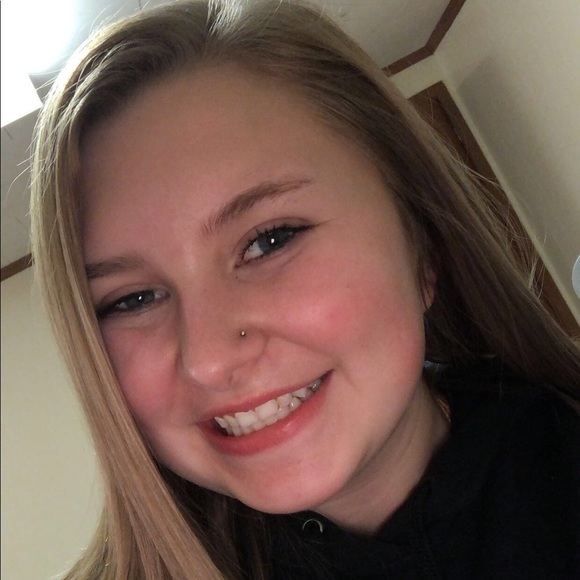 Profile Picture of Amara Bookheimer (@abookheimer1) on Poshmark