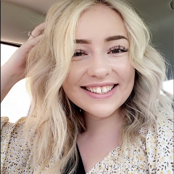 Profile Picture of Jennifer Dallos (@jendallof) on Poshmark