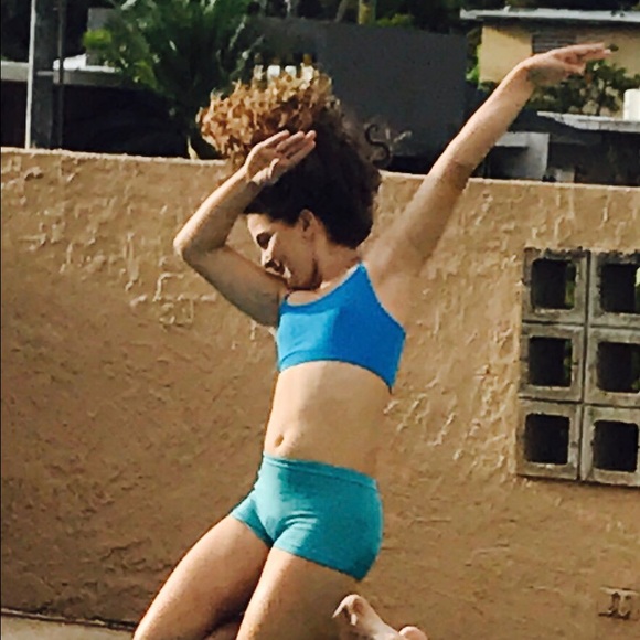 Ana Valiente - Poshmark Profile Picture of Ana Valiente (@ana_gaby) on Poshmark