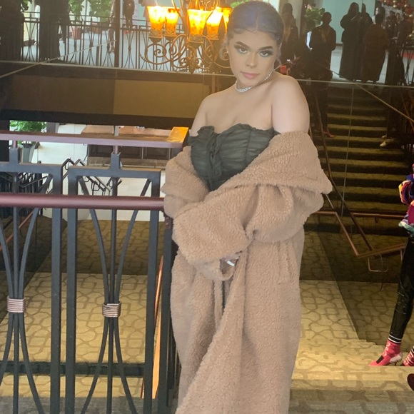 Profile Picture of Isabel Olivares (@y2kwifey) on Poshmark