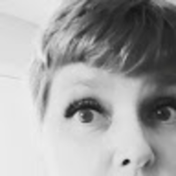 Profile Picture of Edana Brown (@edanabrown19) on Poshmark