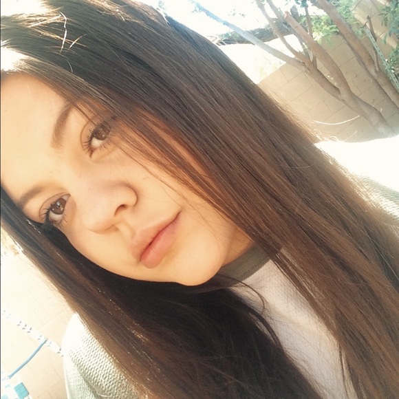 Profile Picture of Alexia Suarez (@alexia0889) on Poshmark