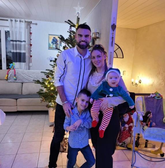 Profile Picture of Coralie Amiot (@coralieamiot) on Poshmark