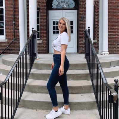 Profile Picture of Isabel Young (@izyoung18) on Twitter