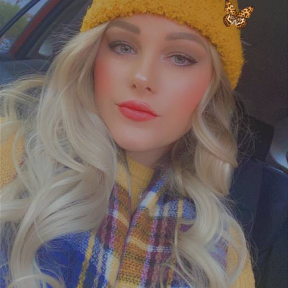 Profile Picture of Kelly Brockus (@roxy176kb) on Poshmark