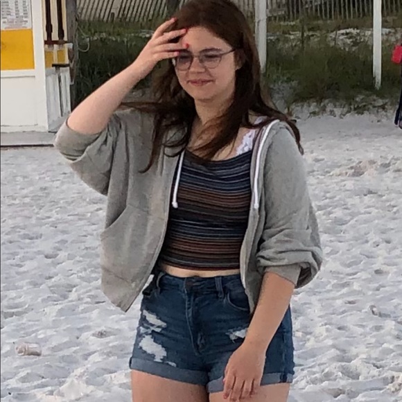 Profile Picture of Gracie Appling (@gracie_r26) on Poshmark