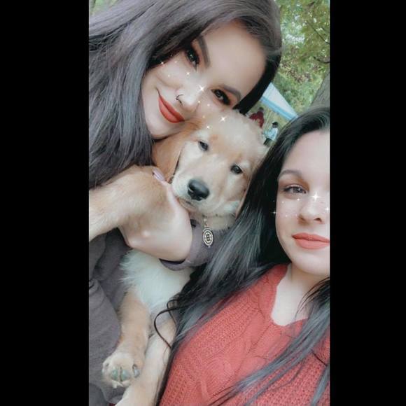 Profile Picture of Alicia Zepkoski (@zepkoskialicia) on Poshmark