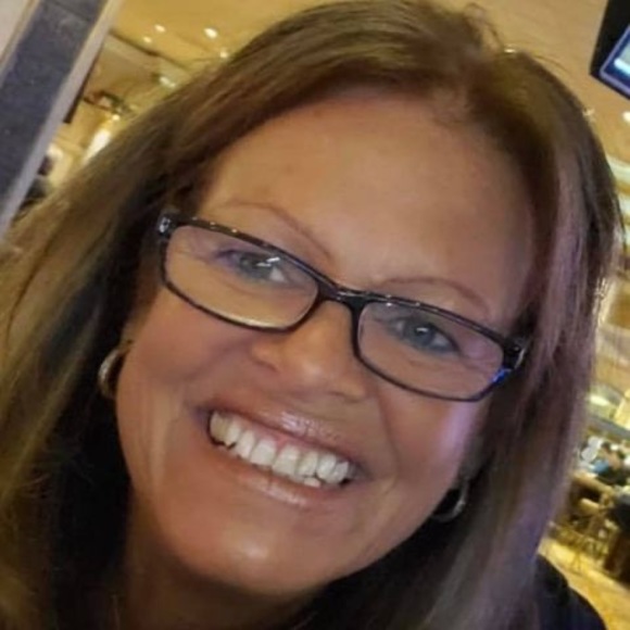 Profile Picture of Ellen Lafranca (@ebenz4u) on Poshmark