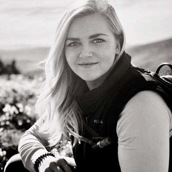 Profile Picture of Laura Nendick (@elisen310) on Poshmark