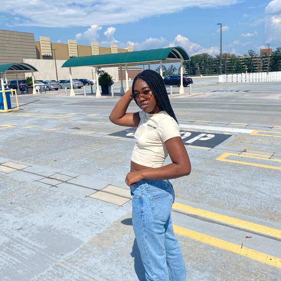 Profile Picture of Devin Hollins (@devindhollins) on Poshmark