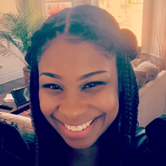 Profile Picture of Lashanda Edwards (@lashandaedwa599) on Poshmark