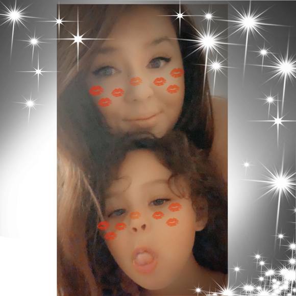 Profile Picture of Alisia Nauss (@alisianauss) on Poshmark