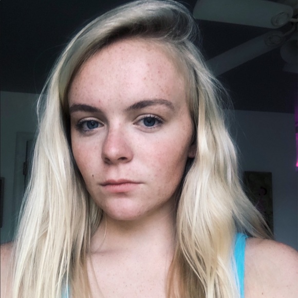 Julia Ellenberg - Poshmark Profile Picture of Julia Ellenberg (@julia_ellenberg) on Poshmark