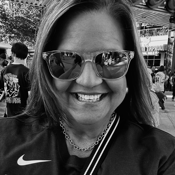 Profile Picture of Kimberly Mccurry (@msbunches11) on Poshmark