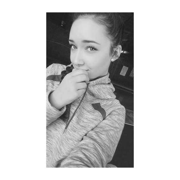 Profile Picture of Kali Lafountain (@kalirose28) on Poshmark