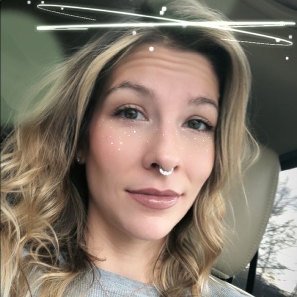 Profile Picture of Laura Staker (@lstaker) on Poshmark