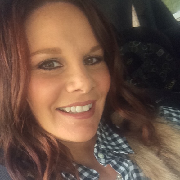 Angela Grack - Poshmark Profile Picture of Angela Grack (@nikolas26) on Poshmark