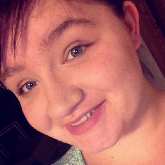 Profile Picture of Destiny Hixson (@destinykristine) on Poshmark