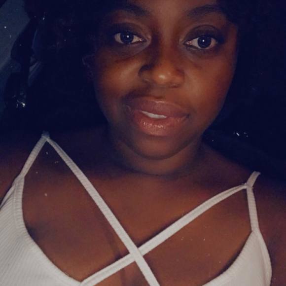 Profile Picture of Natasha Traynum (@natashalatear) on Poshmark