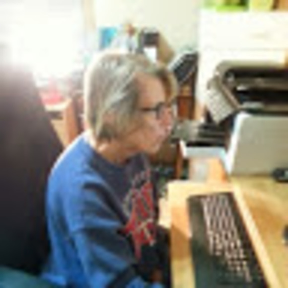 Sandra Biermeier - Poshmark Profile Picture of Sandra Biermeier (@landsbier) on Poshmark