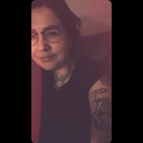 Profile Picture of Pamela-lee Munster (@dirtbag_dawn) on Poshmark