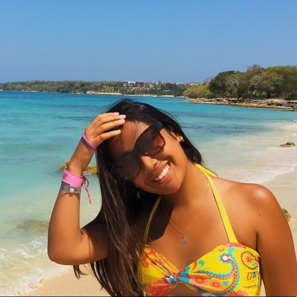 Profile Picture of Mf Mavila (@mariamavila) on Poshmark