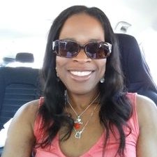 Profile Picture of Farah (@FarahThomas) on Twitter