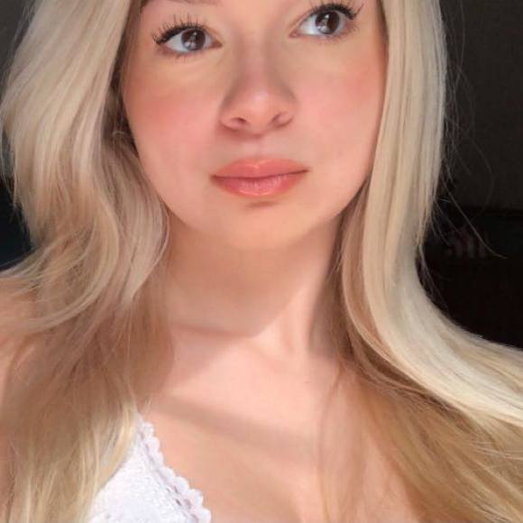 Profile Picture of Kaley Wiedner (@kaleywiedner) on Poshmark