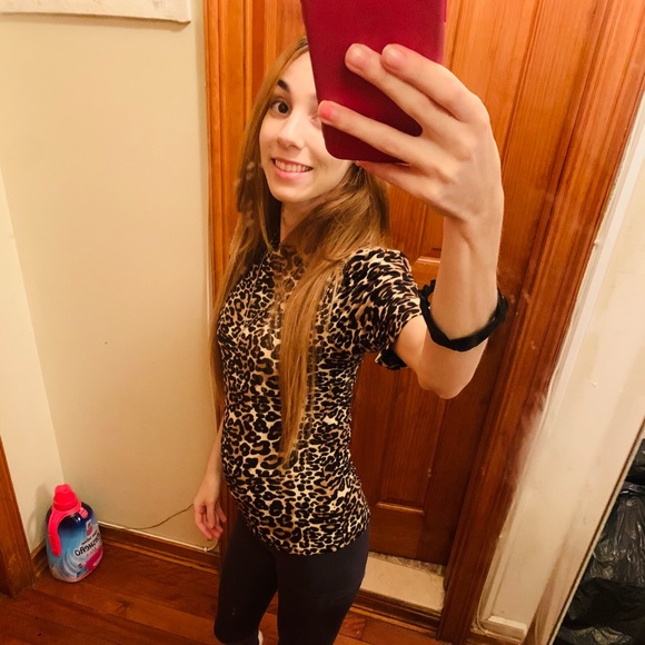 Profile Picture of Leonela Paulino tavarez (@leonelapauli12) on Poshmark