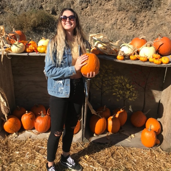 Profile Picture of Kaleigh Ranisate (@kdranisate) on Poshmark