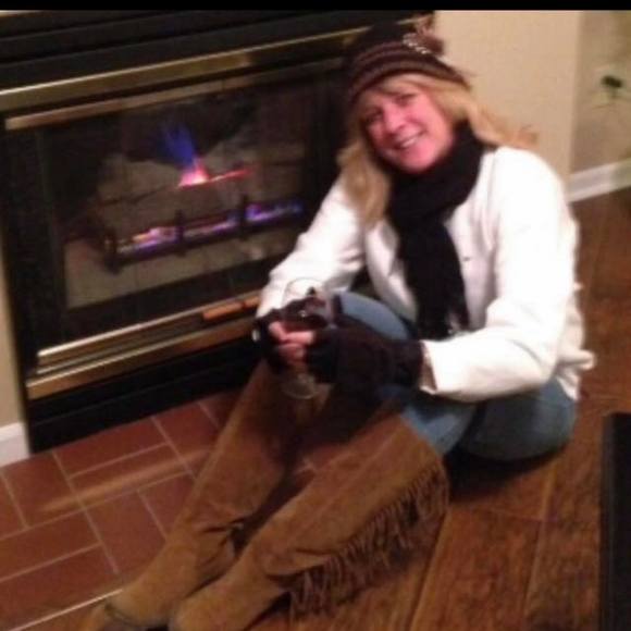 Profile Picture of Debbie Branstetter (@dbranstetter) on Poshmark