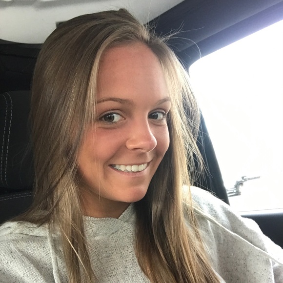 Profile Picture of Kailee Coonan (@kacoonan) on Poshmark