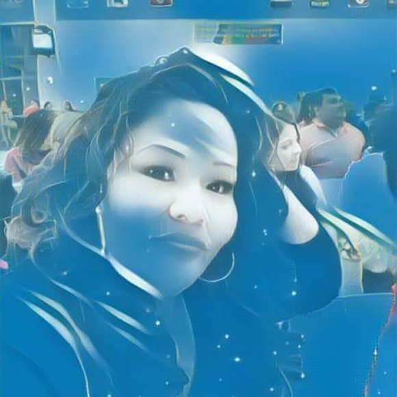 Profile Picture of Fabrianna Akee (@fabeakee) on Poshmark