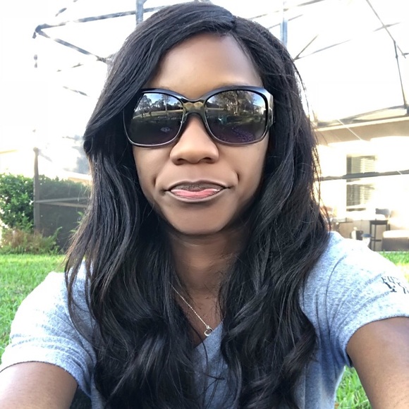 Rita Fallateuf - Poshmark Profile Picture of Rita Fallateuf (@rxrls) on Poshmark