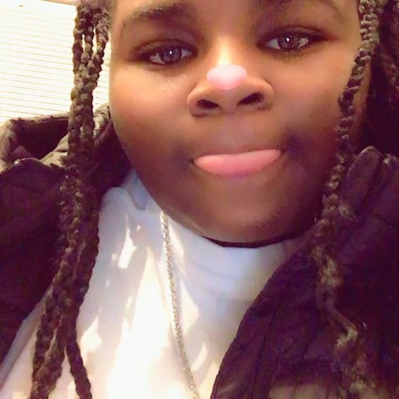 Profile Picture of Alecia Holton (@aleciaholton30) on Poshmark