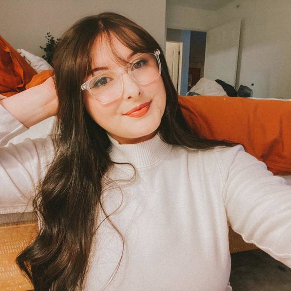 Profile Picture of Kelly Osada (@kellyosada) on Poshmark