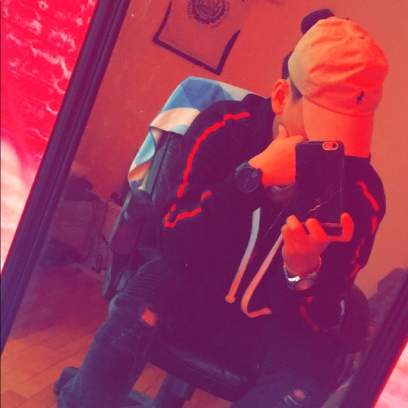Profile Picture of Matthew Alvarez (@matthew503) on Poshmark